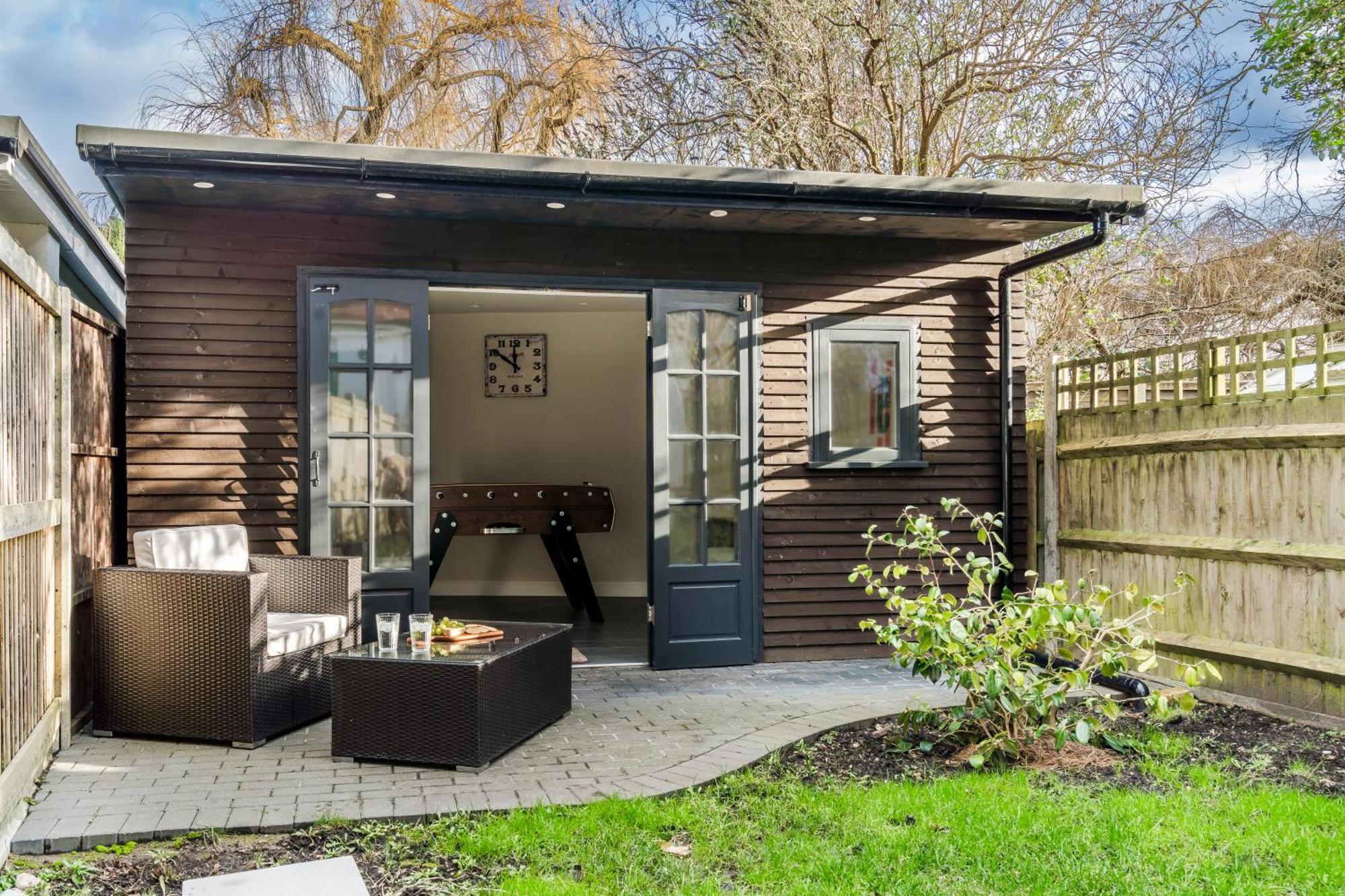 Cozy 3 Bedroom Terrace Cottage In Epsom Eksteriør billede