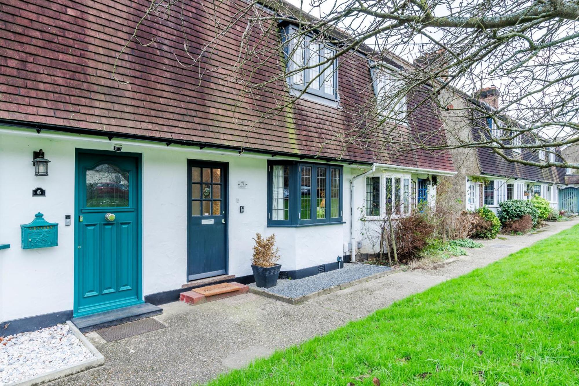 Cozy 3 Bedroom Terrace Cottage In Epsom Eksteriør billede