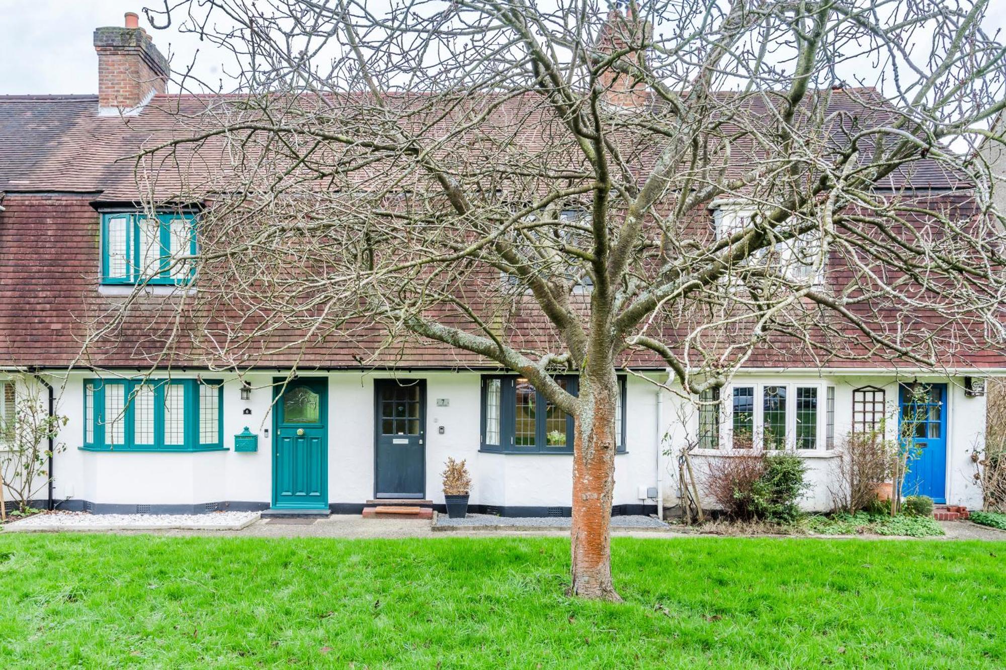 Cozy 3 Bedroom Terrace Cottage In Epsom Eksteriør billede