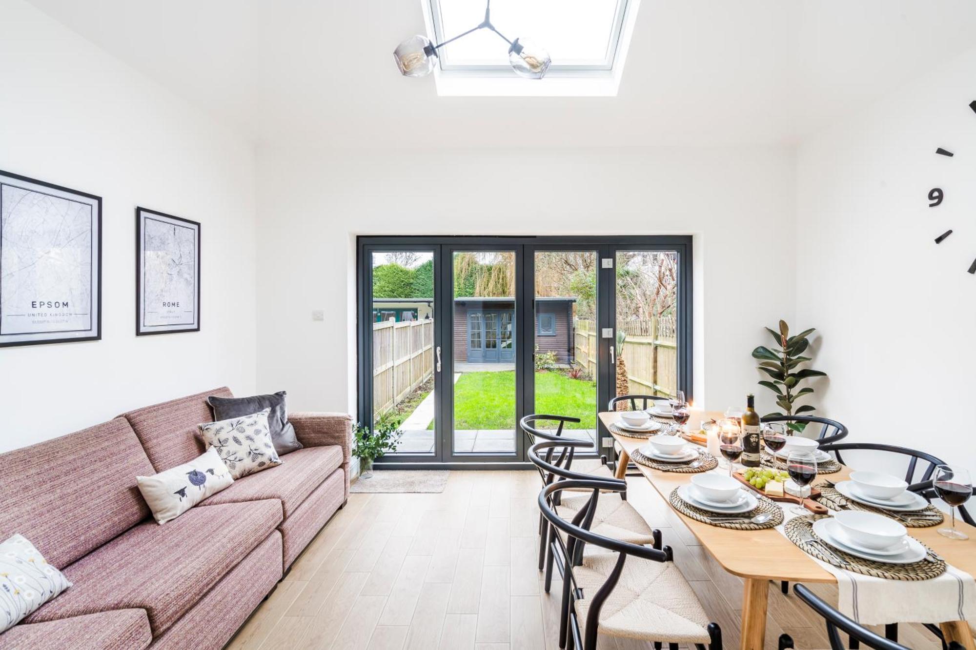 Cozy 3 Bedroom Terrace Cottage In Epsom Eksteriør billede